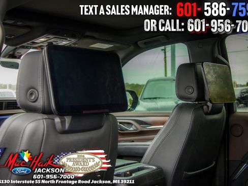 Used 2021 GMC Yukon XL Denali w/ Denali Premium Package image 12