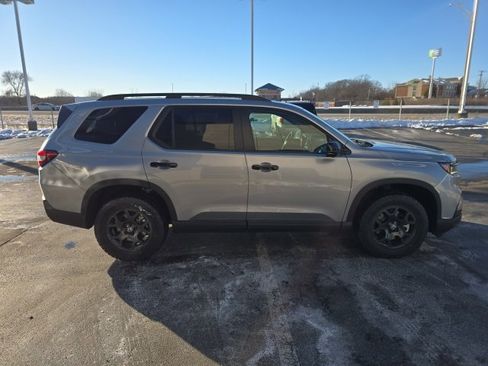 Certified 2025 Honda Pilot TrailSport image 4