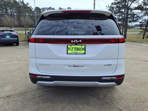 Used 2024 Kia Carnival LX image 3