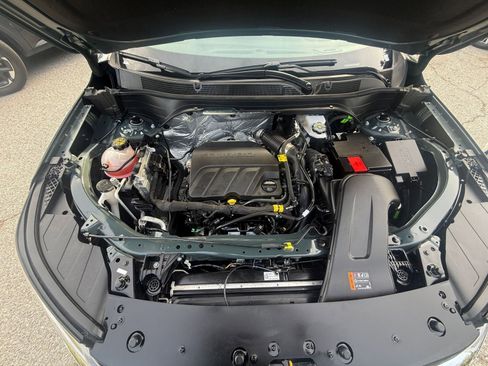 Used 2025 Chevrolet Trax LT w/ LT Convenience Package image 29