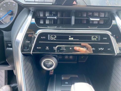 Certified 2023 Toyota Venza XLE image 2