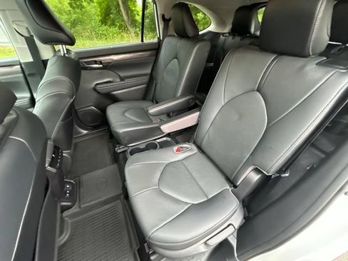Used 2021 Toyota Highlander Limited AWD/4WD image 34