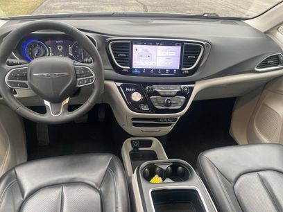 Used 2024 Chrysler Pacifica Touring-L