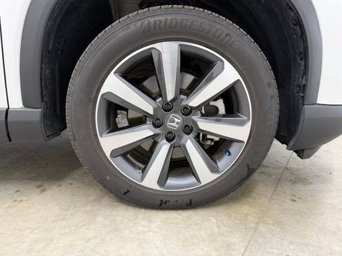 Used 2025 Honda Pilot Touring image 11