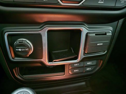 Used 2023 Jeep Wrangler Sport image 33