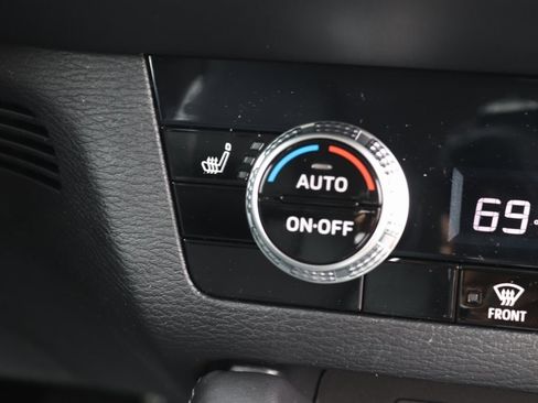 New 2025 Mitsubishi Outlander SE image 11