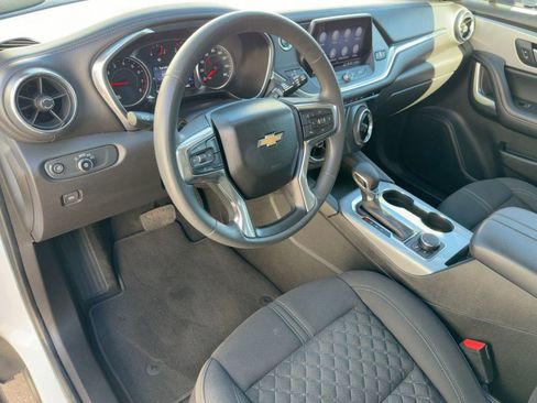 Used 2022 Chevrolet Blazer LT image 3