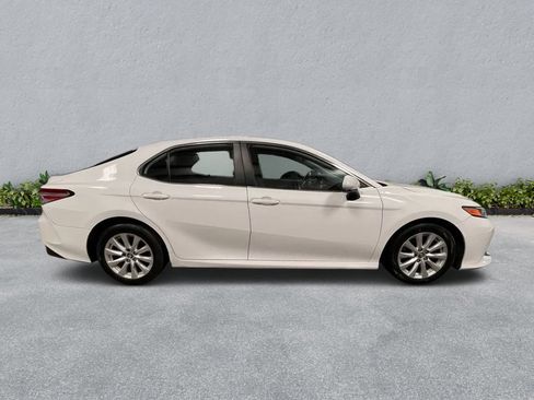 Used 2020 Toyota Camry LE FWD image 5