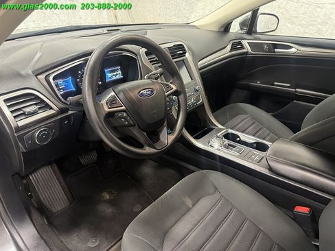 Used 2020 Ford Fusion SE FWD image 3