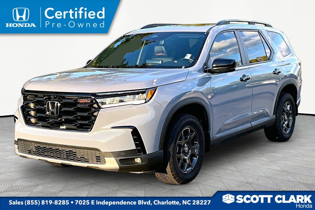 Certified 2025 Honda Pilot TrailSport image 3