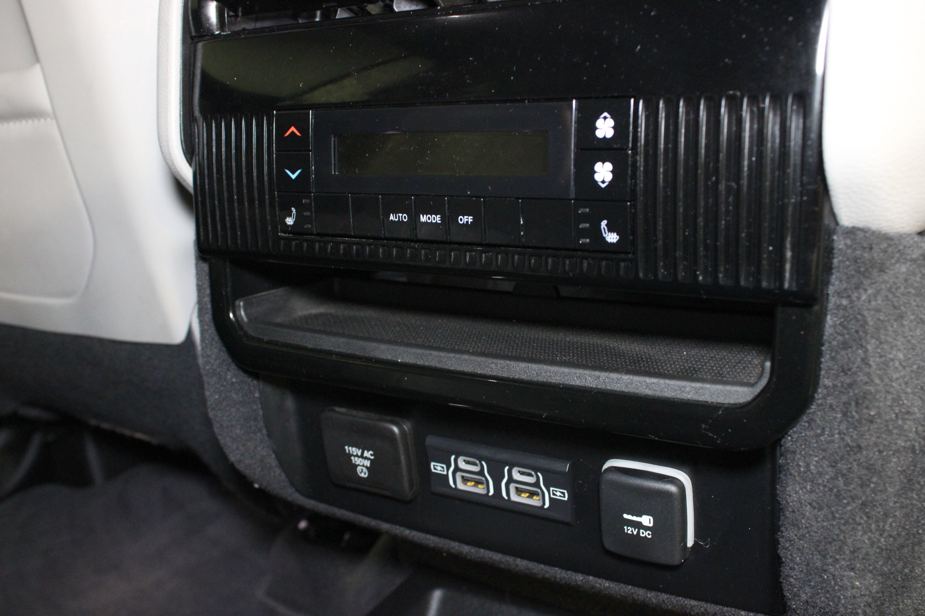 Used 2024 Jeep Wagoneer Series II AWD/4WD image 18