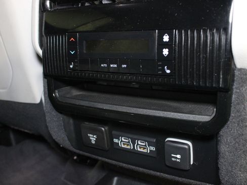 Used 2024 Jeep Wagoneer Series II AWD/4WD image 18