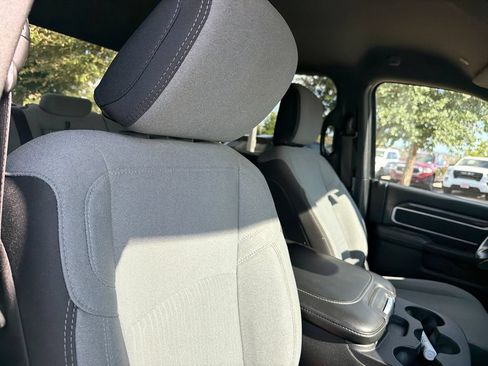 Used 2024 RAM 2500 Big Horn AWD/4WD image 38