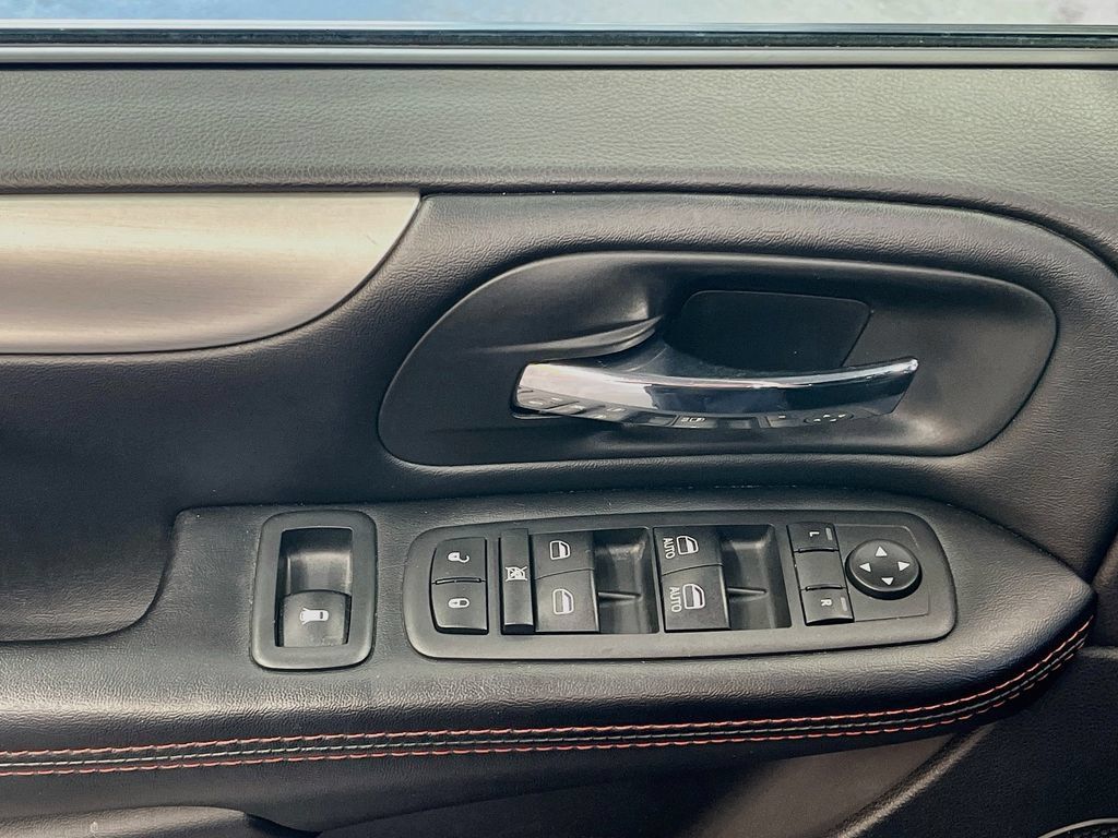 Used 2019 Dodge Grand Caravan GT FWD image 18