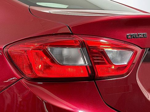 Used 2019 Chevrolet Cruze LT image 23