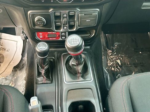 Used 2021 Jeep Wrangler Unlimited Rubicon w/ Safety Group AWD/4WD image 18
