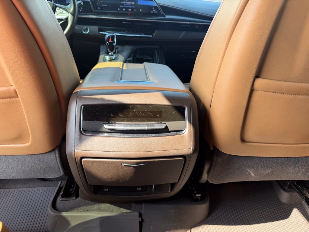 Used 2024 Cadillac Escalade Premium Luxury AWD/4WD image 23