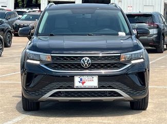 Used 2022 Volkswagen Taos SE w/ Panoramic Sunroof Package video 2