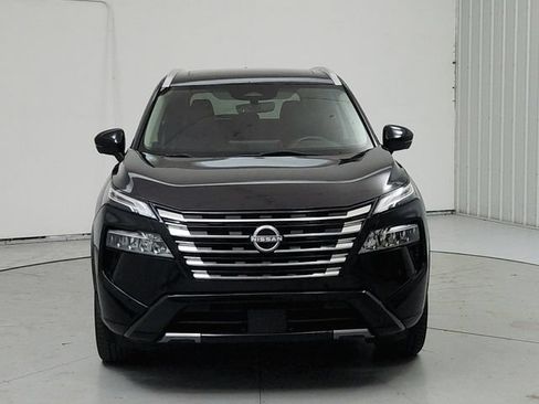 Used 2024 Nissan Rogue Platinum FWD image 2