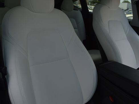 Used 2024 Tesla Model Y Long Range image 38