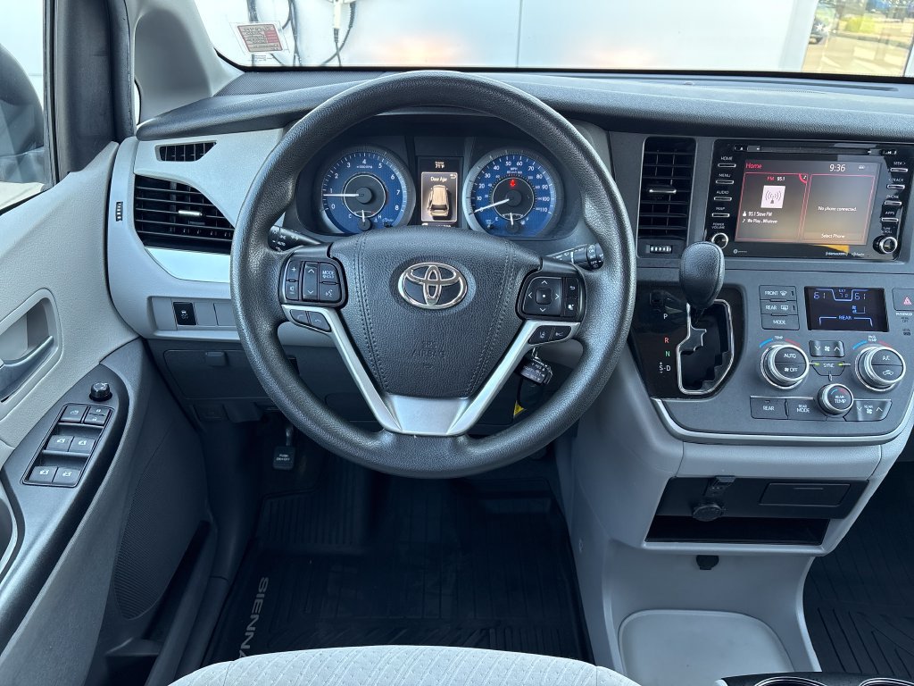 Used 2020 Toyota Sienna LE FWD image 13