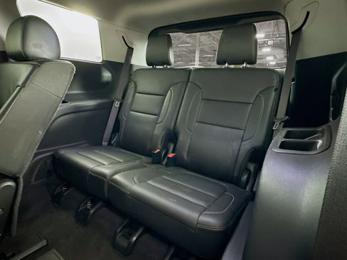 Used 2023 GMC Acadia SLT image 29