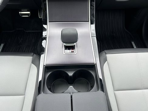 New 2026 Land Rover Range Rover Velar Dynamic SE image 23