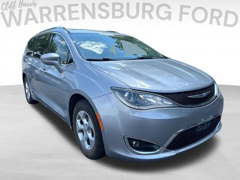 Used 2017 Chrysler Pacifica Touring-L Plus FWD image 1