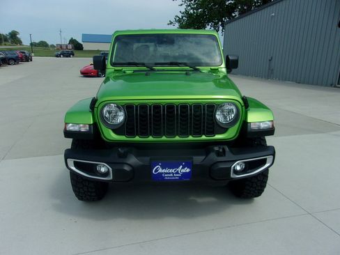 Used 2025 Jeep Gladiator Sport AWD/4WD image 6
