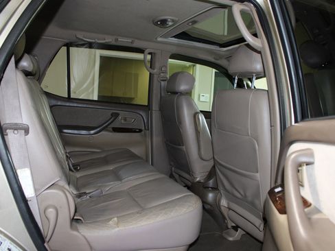 Used 2002 Toyota Sequoia SR5 image 29