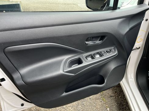 Used 2025 Nissan Versa SV FWD image 18