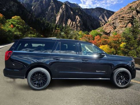 Used 2025 Ford Expedition Max Platinum AWD/4WD image 2