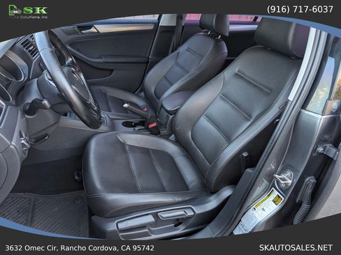 Used 2017 Volkswagen Jetta SE FWD image 17