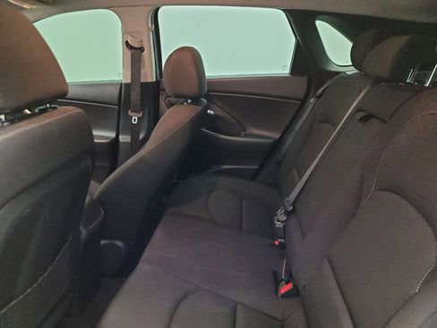 Used 2019 Hyundai Elantra GT FWD image 18