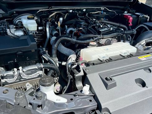 Certified 2025 Toyota Tacoma TRD Off-Road AWD/4WD image 24