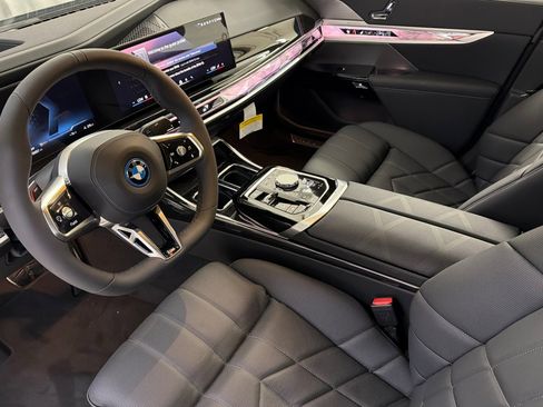 Used 2026 BMW i7 xDrive60 AWD/4WD image 4