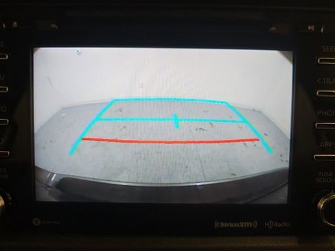 Used 2018 Toyota Sienna XLE image 25