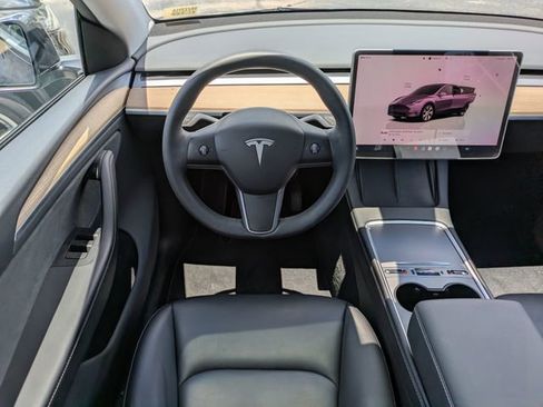 Used 2024 Tesla Model Y Long Range AWD/4WD image 13