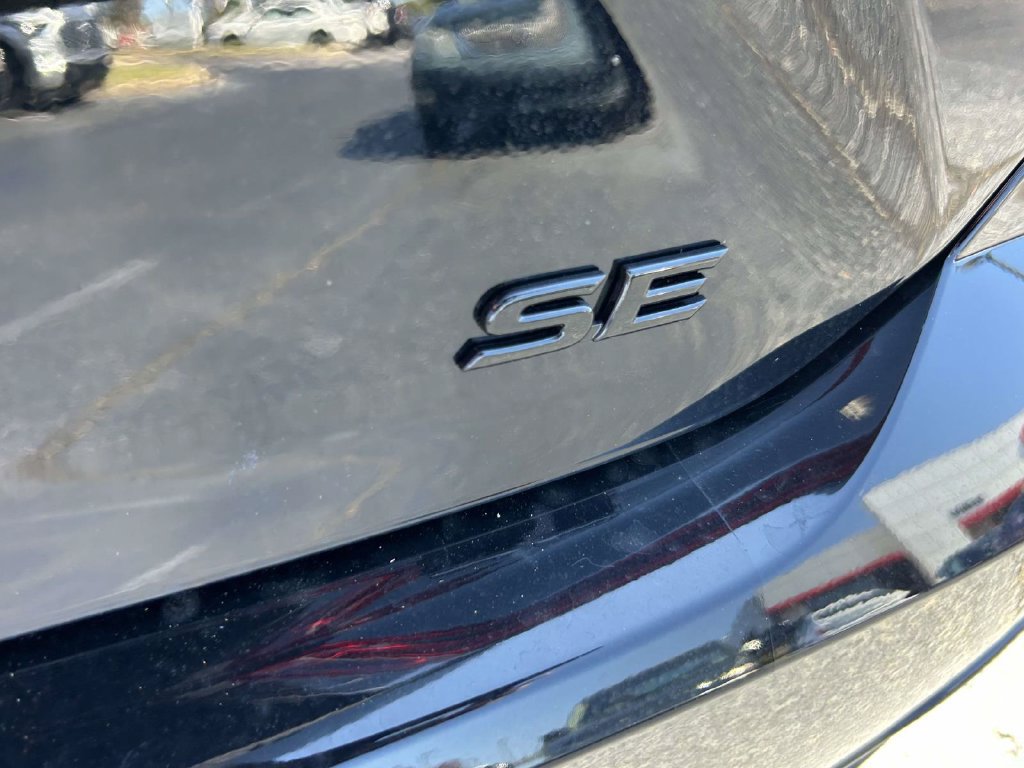 New 2026 Toyota Camry Hybrid FWD image 11
