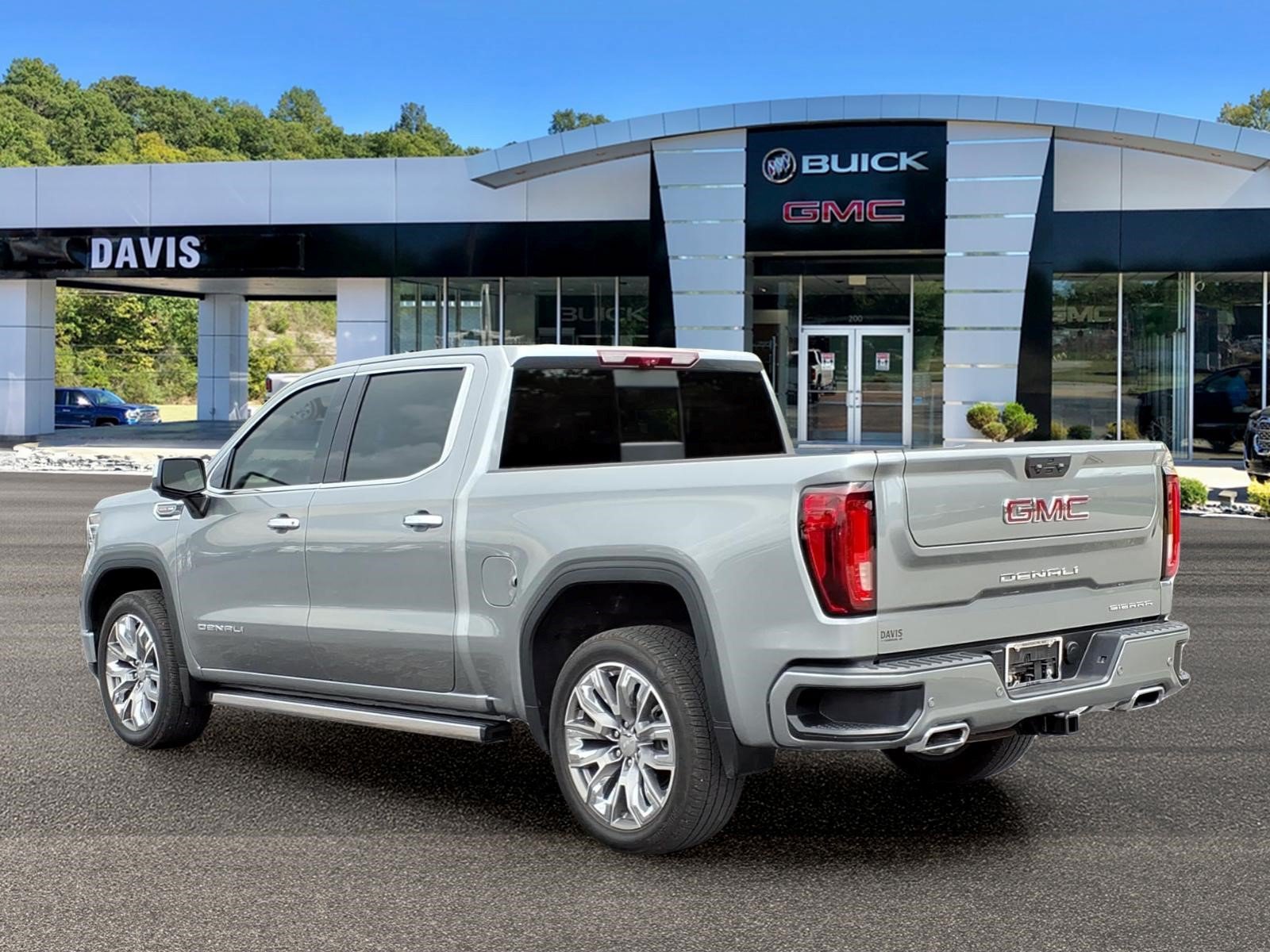 Used 2026 GMC Sierra 1500 Denali w/ Denali Reserve Package AWD/4WD image 4