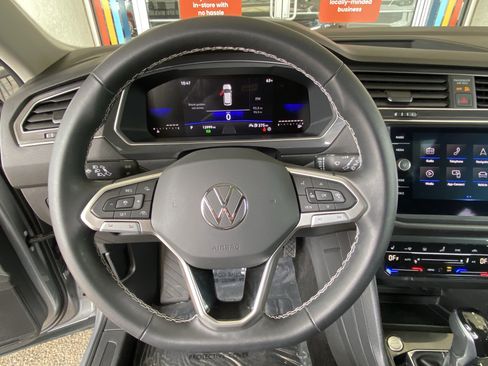 Certified 2023 Volkswagen Tiguan SE w/ Panoramic Sunroof Package FWD image 29