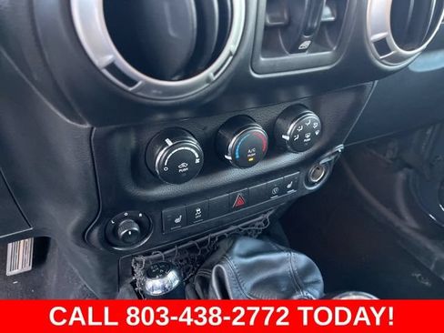 Used 2016 Jeep Wrangler Unlimited Rubicon w/ Connectivity Group AWD/4WD image 25