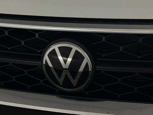 Used 2022 Volkswagen Taos SE image 14