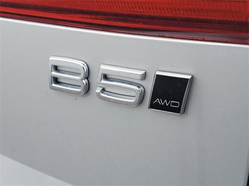 Certified 2025 Volvo XC60 B5 Plus image 8