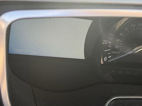Used 2017 Ford Fusion SE w/ Fusion SE Technology Package FWD image 9