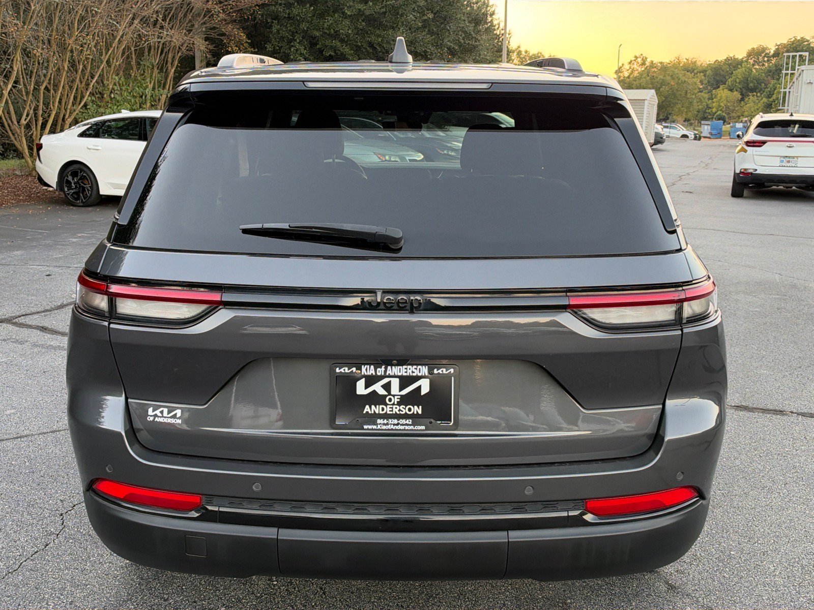 Used 2025 Jeep Grand Cherokee Altitude RWD image 4