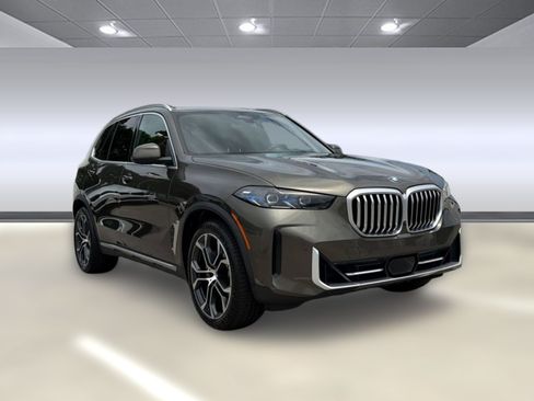 Certified 2024 BMW X5 xDrive40i w/ Premium Package AWD/4WD image 6
