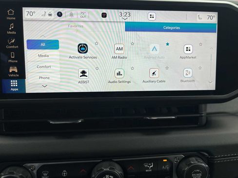 Used 2025 Jeep Wrangler Sahara image 33