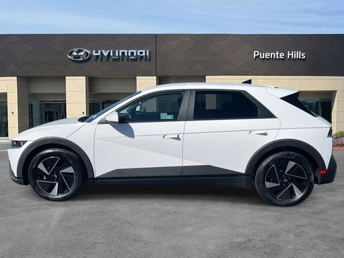 Certified 2025 Hyundai Ioniq 5 SE image 3