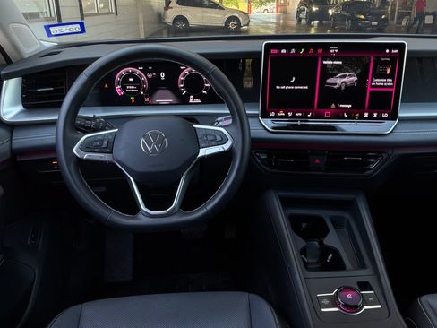 Used 2026 Volkswagen Tiguan SE FWD image 14